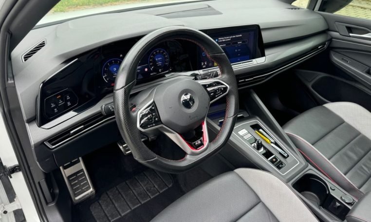 56353396-b491-4d5e-9406-0a6d06c172e0