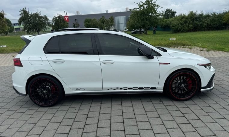 58000615-5cc2-49bb-a098-b01010aefb0f