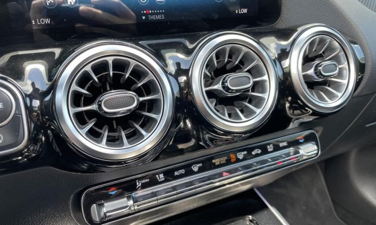 a33abfc0-3238-4fe7-8f24-3af07a93693f